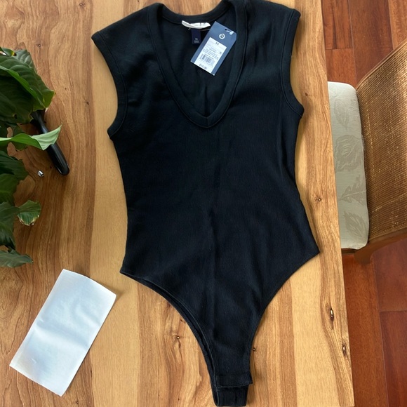 NWT Universal Thread V-neck Bodysuit, XS, Blk - Picture 1 of 3